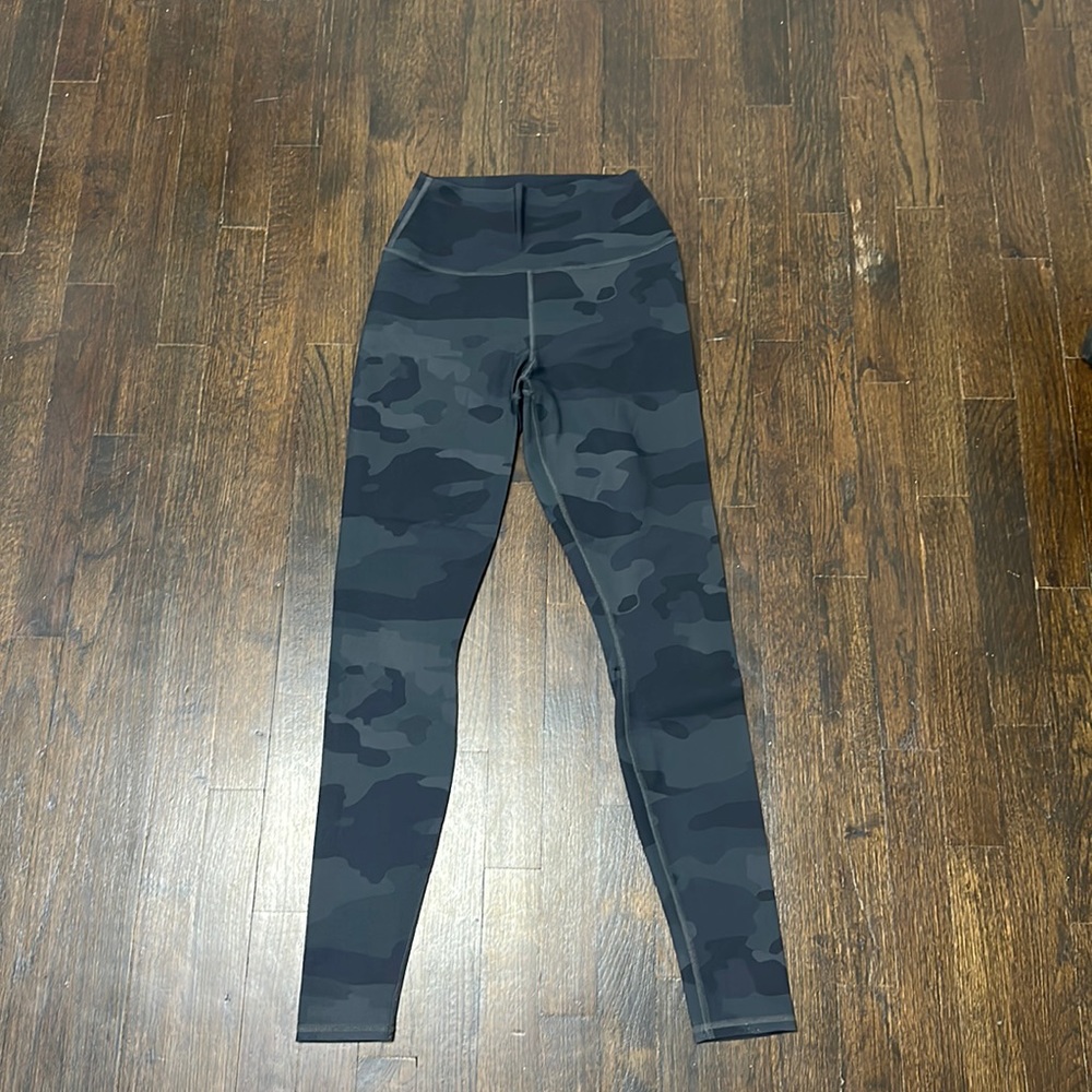 SUPER CUTE CAMO ALO LEGGINGS
